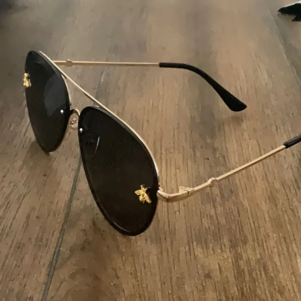NEW! *Bee* Goldtone Designer-Style Sunnies Sunglasses